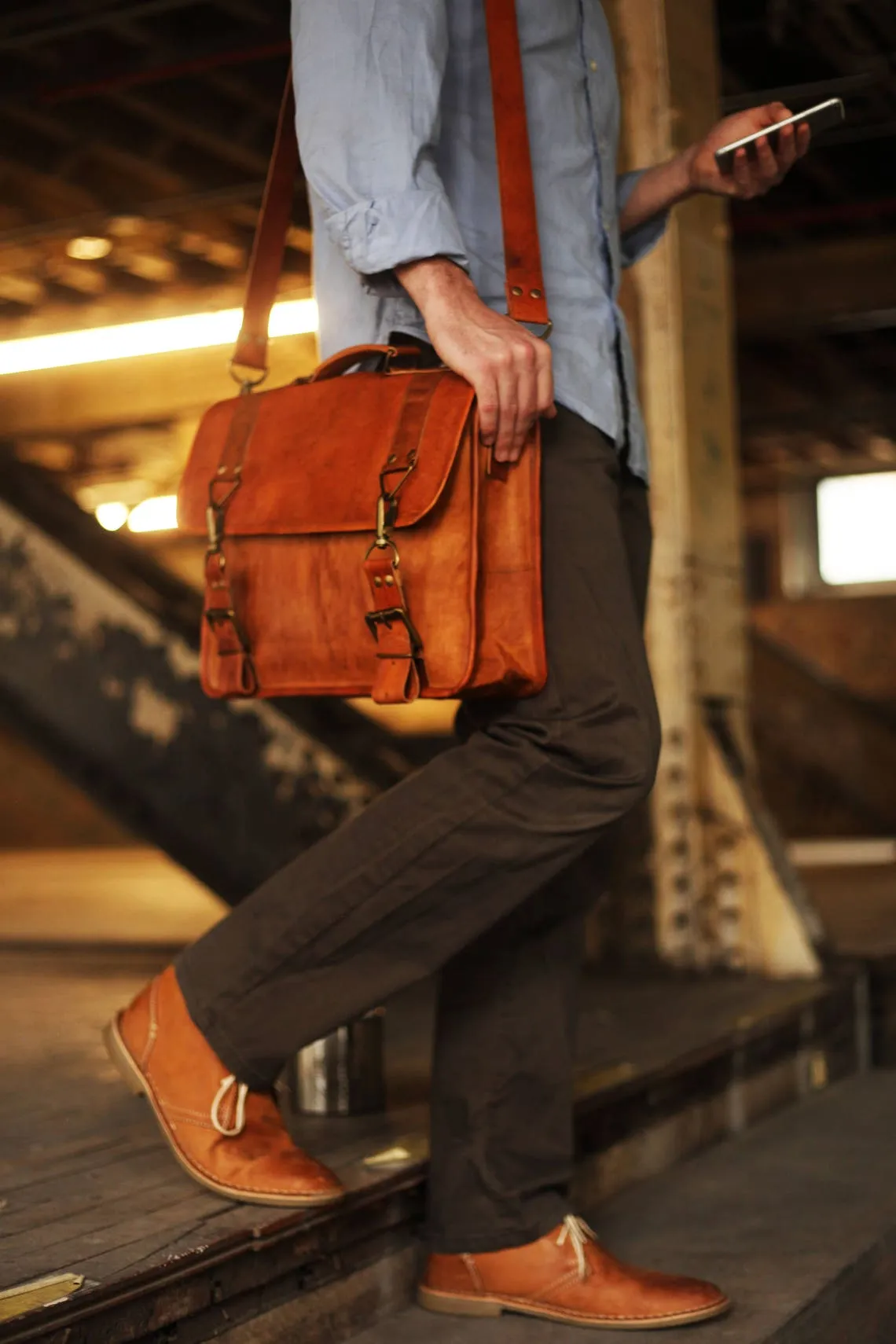 Dazzlo Leather Messenger Bag - Brown - 15"