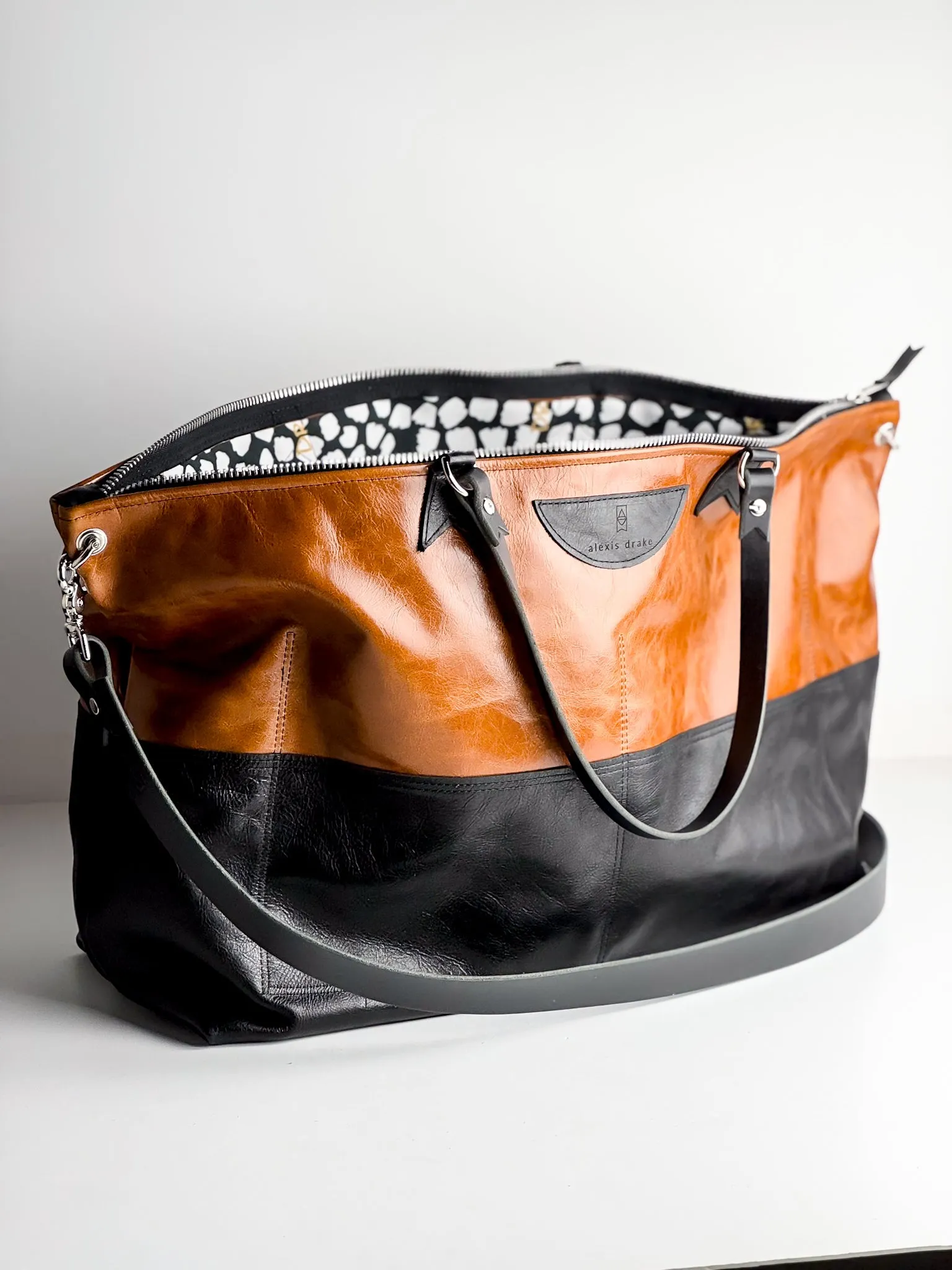 Everyday Collection | Roundabout Weekender Tote | Whiskey   Black