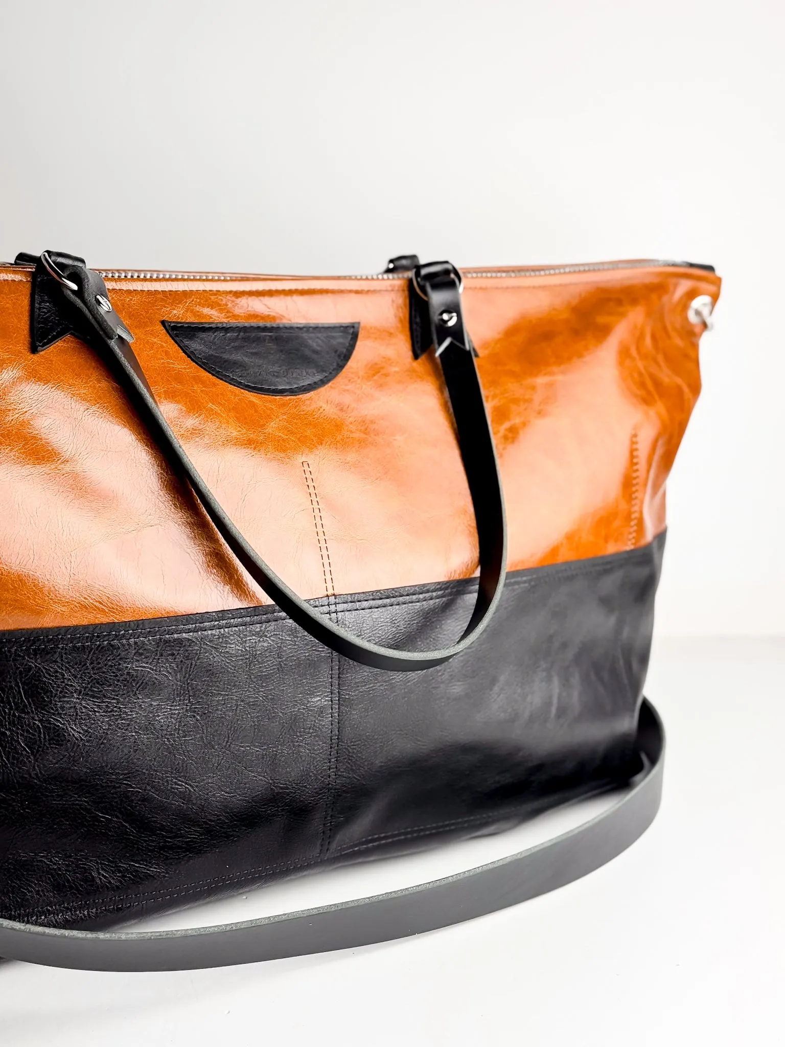 Everyday Collection | Roundabout Weekender Tote | Whiskey   Black