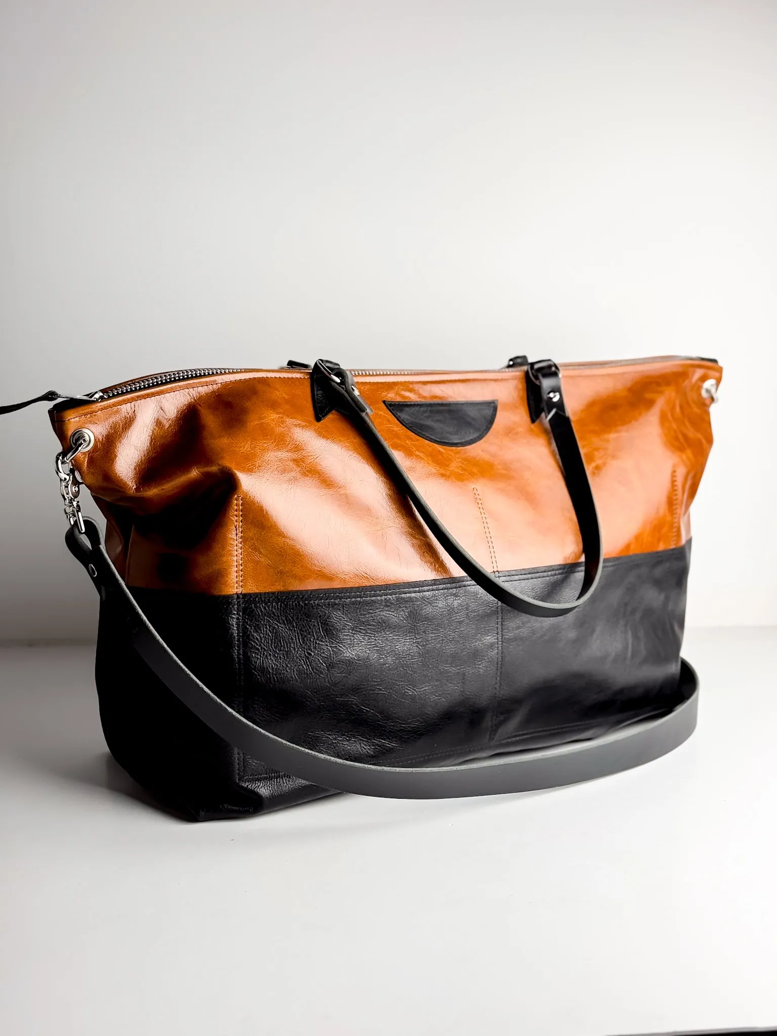 Everyday Collection | Roundabout Weekender Tote | Whiskey   Black