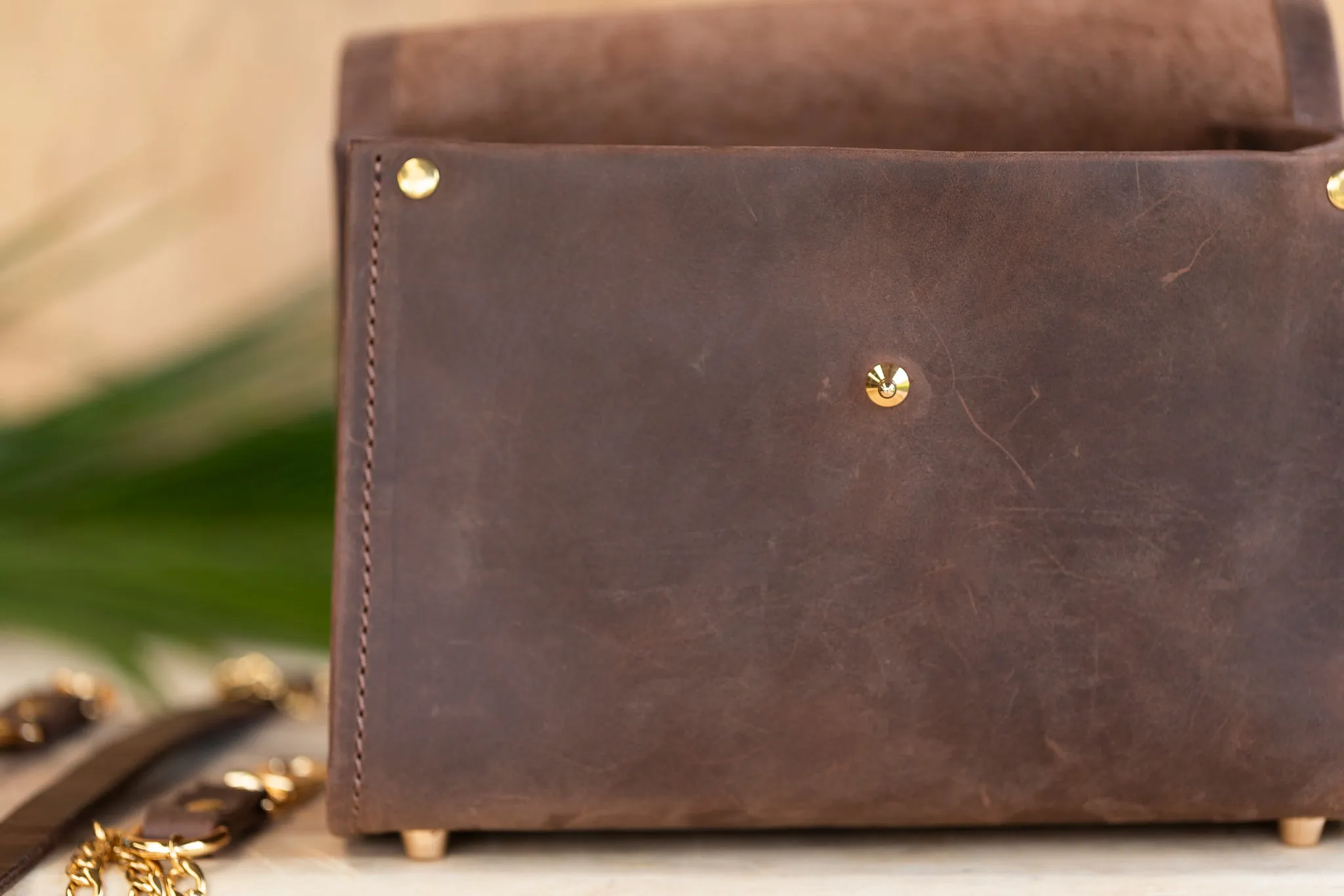 MEDIUM LEATHER HANDBAG
