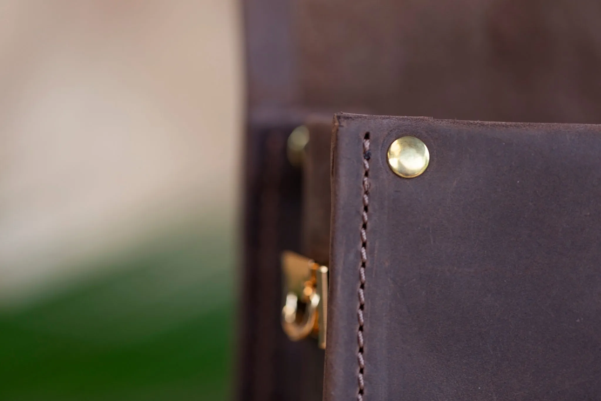 MEDIUM LEATHER HANDBAG