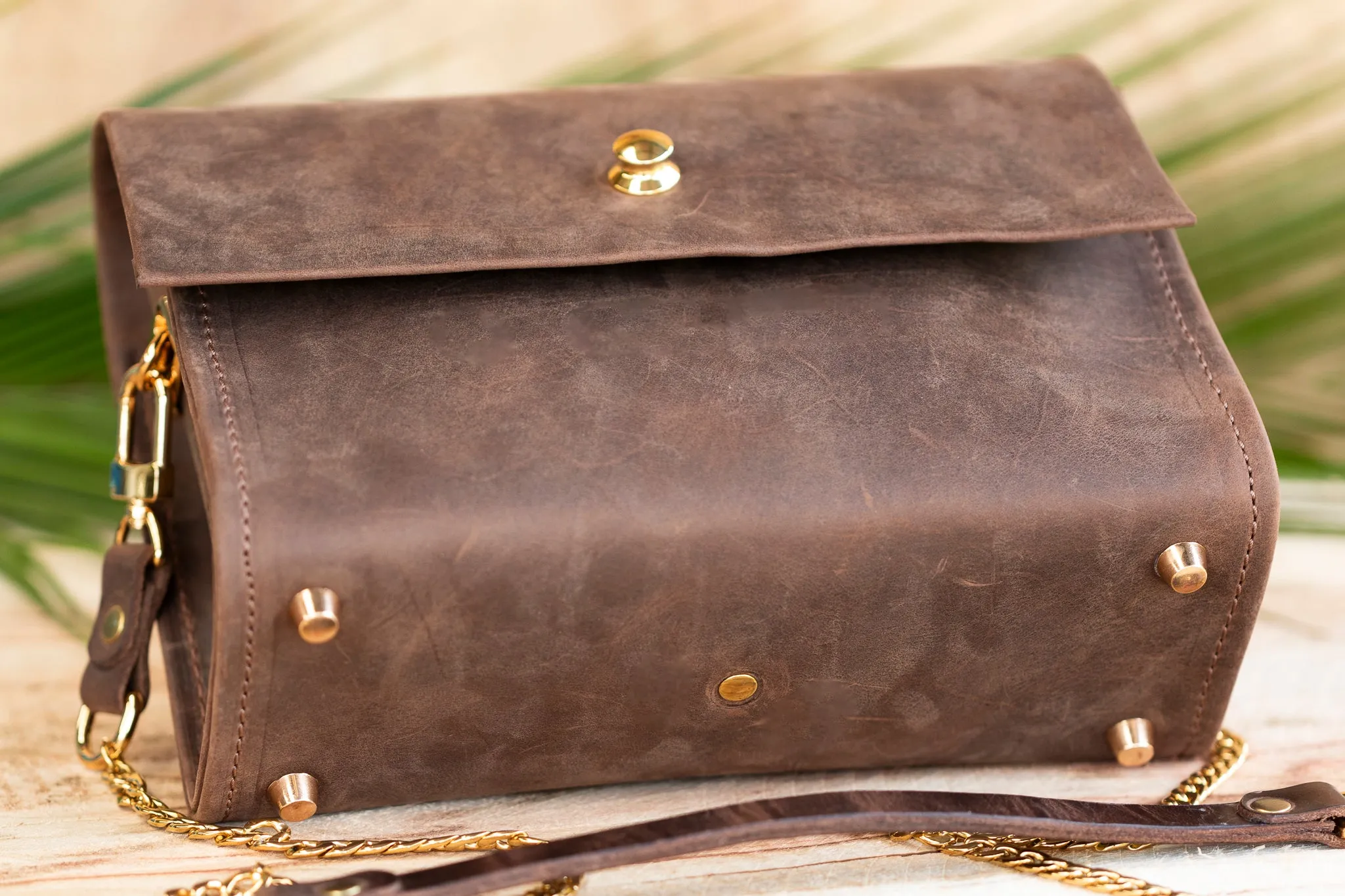 MEDIUM LEATHER HANDBAG