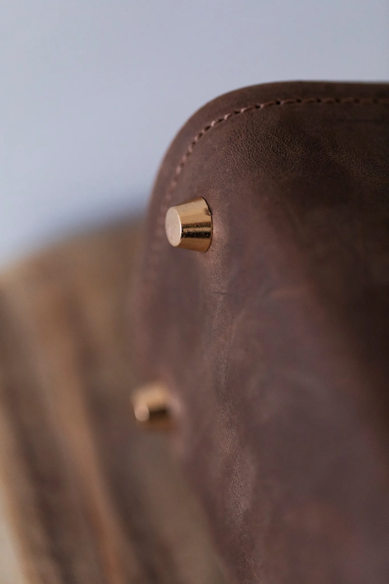 MEDIUM LEATHER HANDBAG