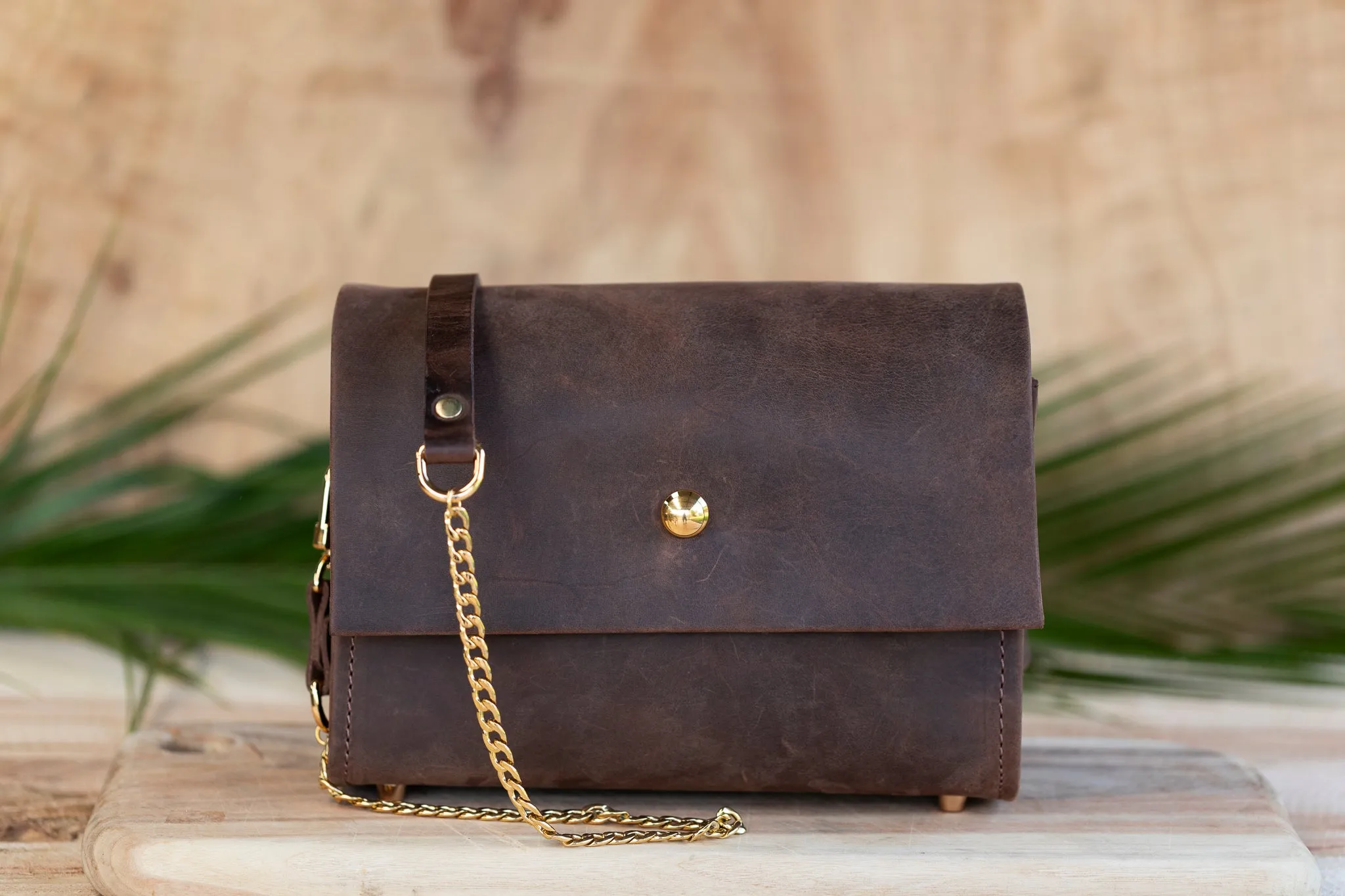 MEDIUM LEATHER HANDBAG