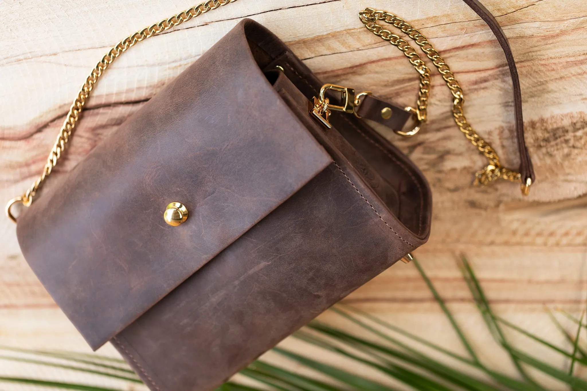 MEDIUM LEATHER HANDBAG
