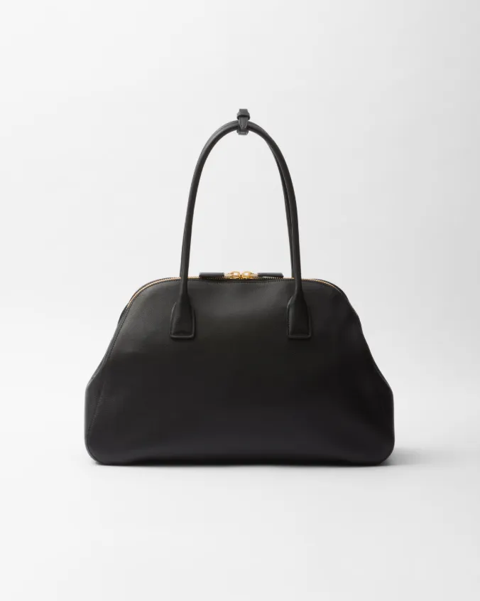 Medium leather tote bag with zipper closure