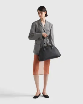 Medium leather tote bag with zipper closure