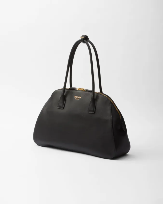 Medium leather tote bag with zipper closure