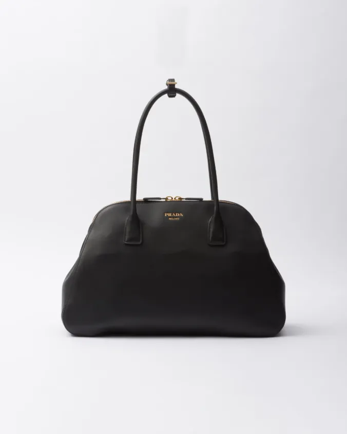 Medium leather tote bag with zipper closure