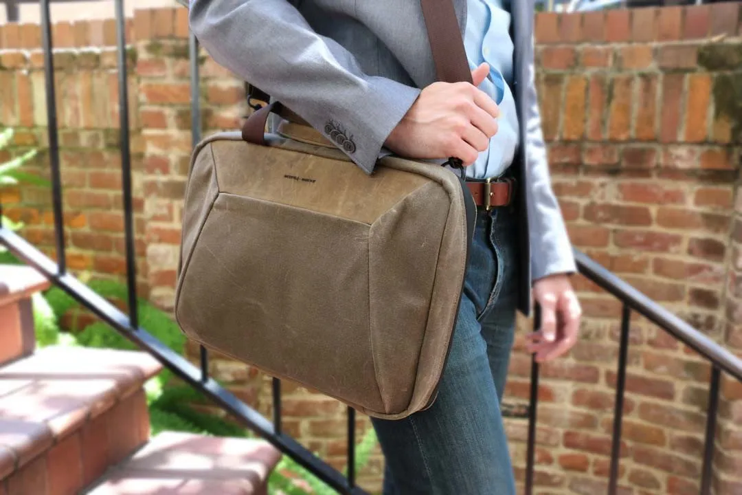 NEW! Zip Laptop Brief