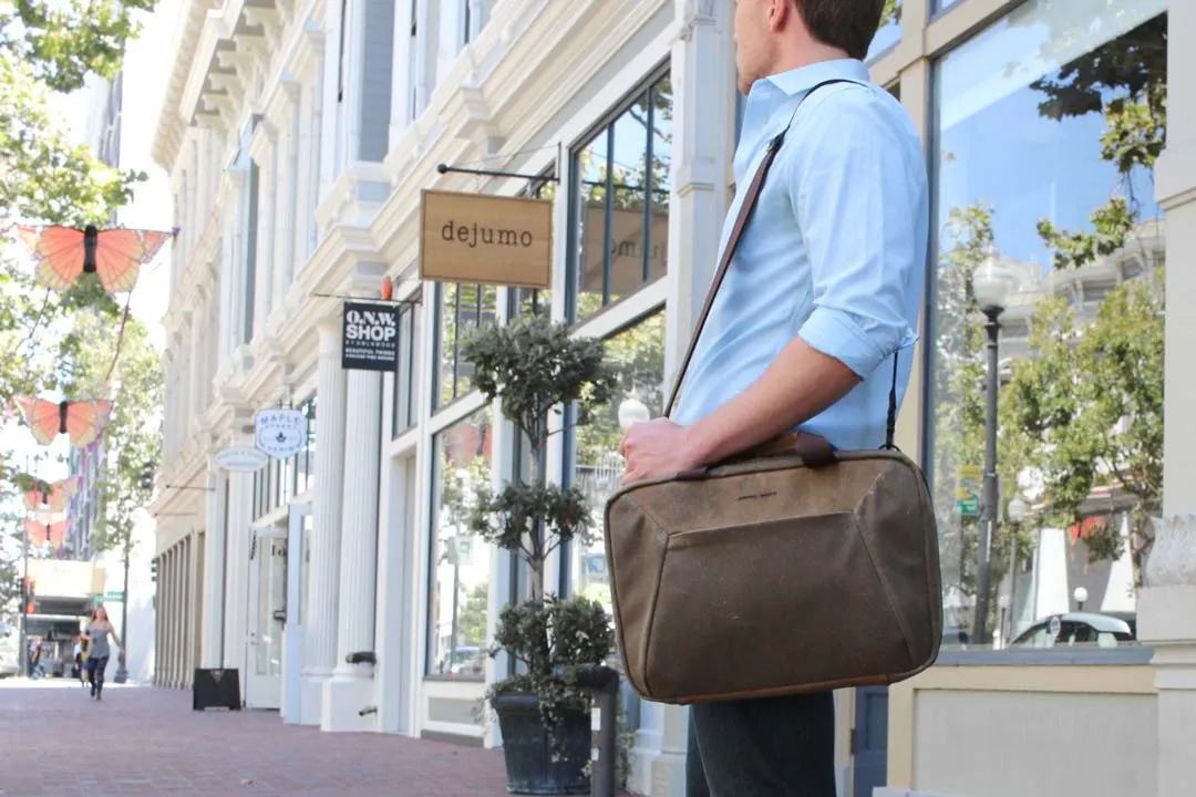 NEW! Zip Laptop Brief