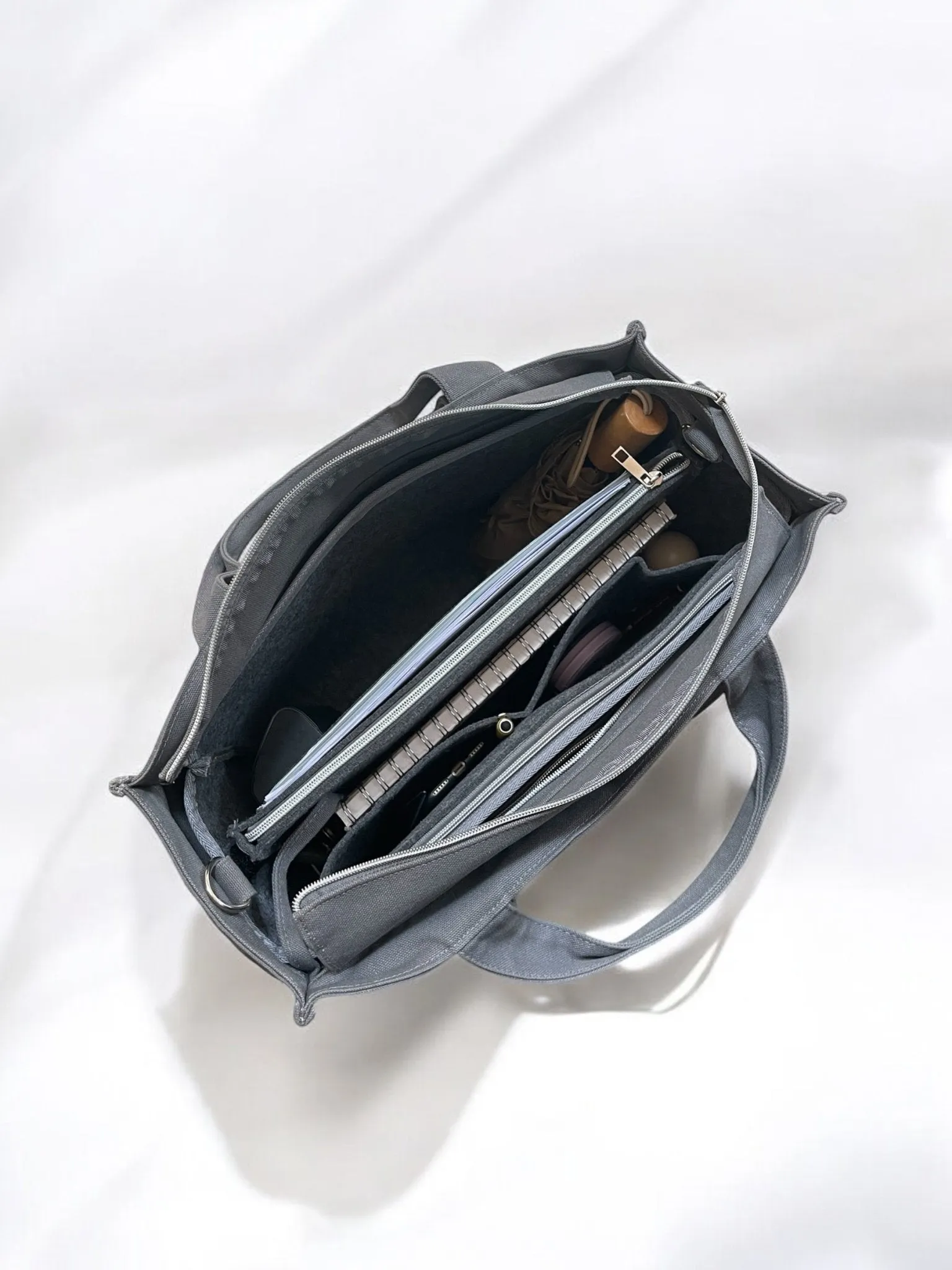 The Everyday Bambi Bag Charcoal with insert