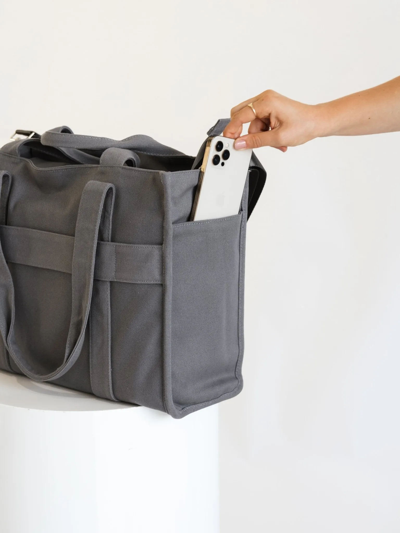 The Everyday Bambi Bag Charcoal with insert